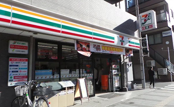 コンビニ　セブンイレブン 港区芝3丁目店（コンビニ）まで479m