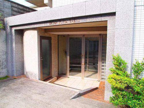 エントランス　南向きで日当たり良好です