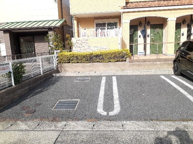駐車場　駐車場に車を止められます