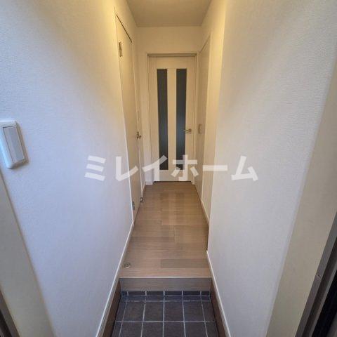 玄関　同建物内、別のお部屋の参考写真になります。