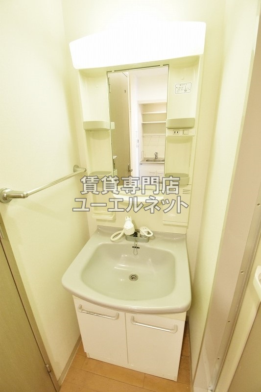 洗面設備　シャワー付洗面台