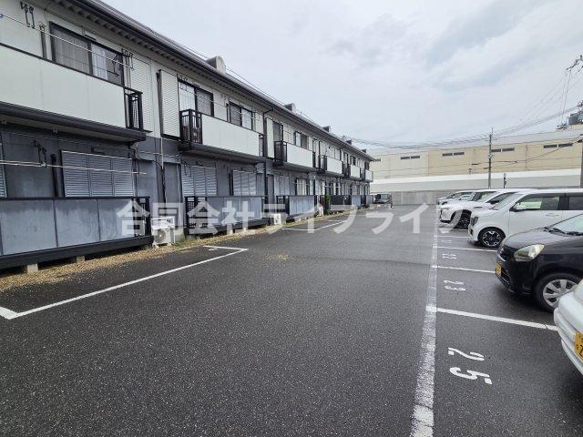 駐車場　駐車場に車を止められます