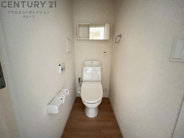 トイレ　温水洗浄便座付きのトイレです♪
