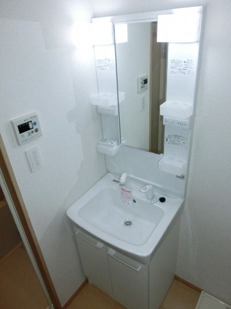 洗面設備　朝の仕度に便利なシャンプードレッサー