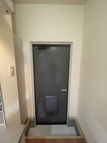 地下鉄西神・山手線 妙法寺駅 徒歩12分 2階建 築30年の玄関写真