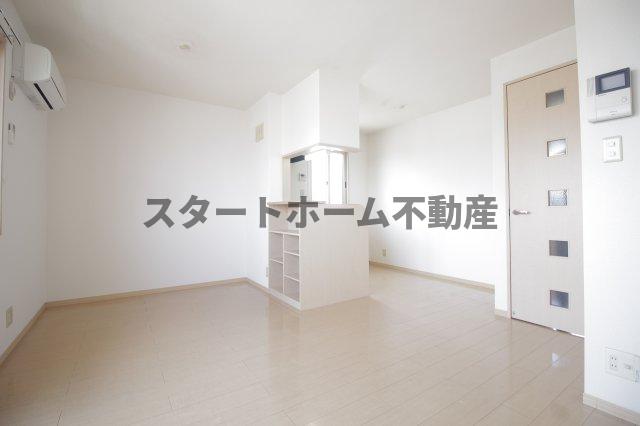 居室・リビング　こちらの居間で趣味の時間をお楽しみください