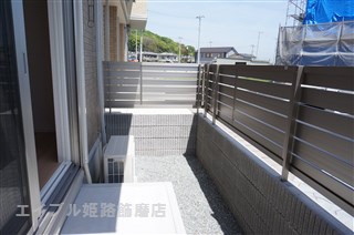 庭　写真は反転のお部屋です
