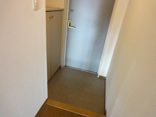 玄関　同物件別号室のものです。