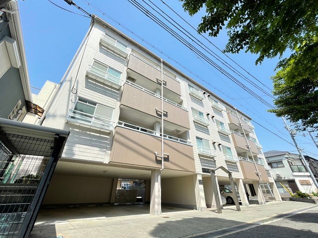 建物外観　落ち着いた雰囲気の外観です