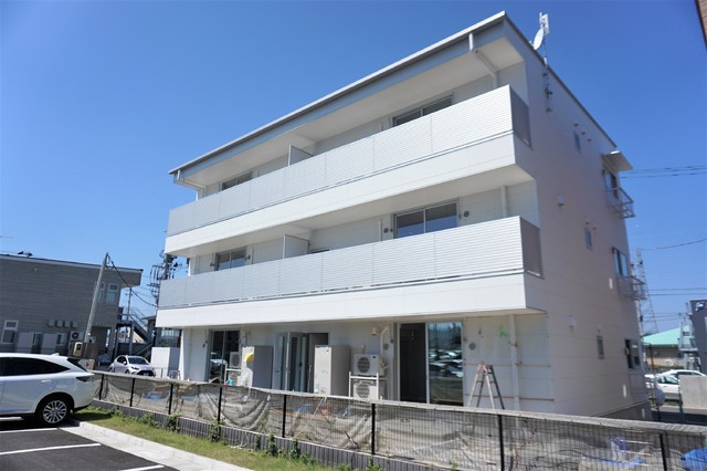 建物外観　南側からの外観写真です♪（２０２０．８．２０撮影）