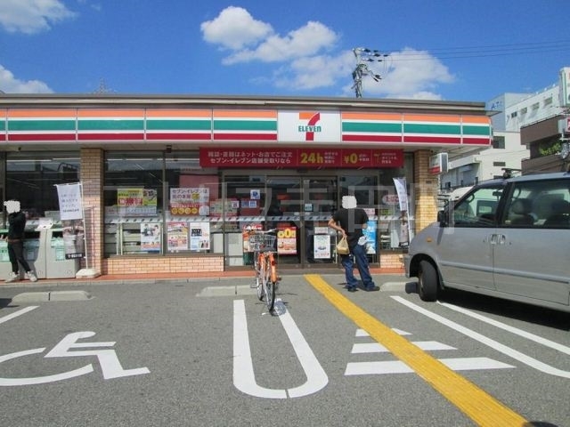 コンビニ　セブンイレブン八尾北亀井町店（コンビニ）まで892m