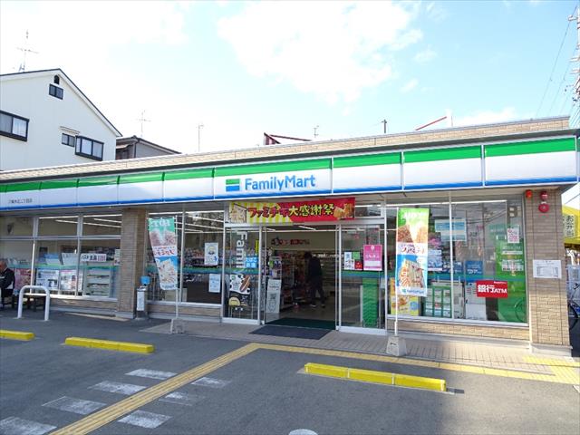 コンビニ　ファミリーマート（コンビニ）まで592m