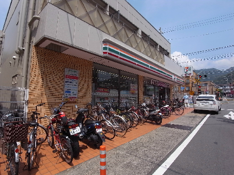 コンビニ　セブンイレブン 神戸本山中町4丁目店（コンビニ）まで445m