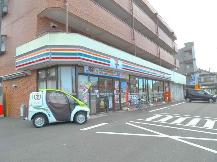 コンビニ　セブンイレブン（コンビニ）まで477m
