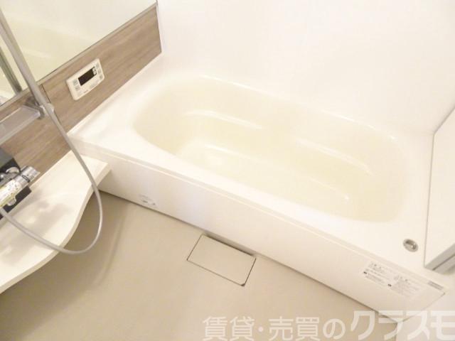 バス・シャワールーム　浴室乾燥機＆追焚機能付き広々バスルーム♪