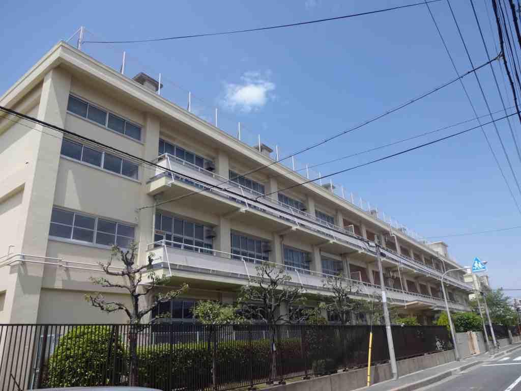 中学校　大阪市立白鷺中学校（中学校）まで688m