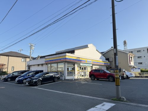 コンビニ　ミニストップ 鴨田町店（コンビニ）まで742m