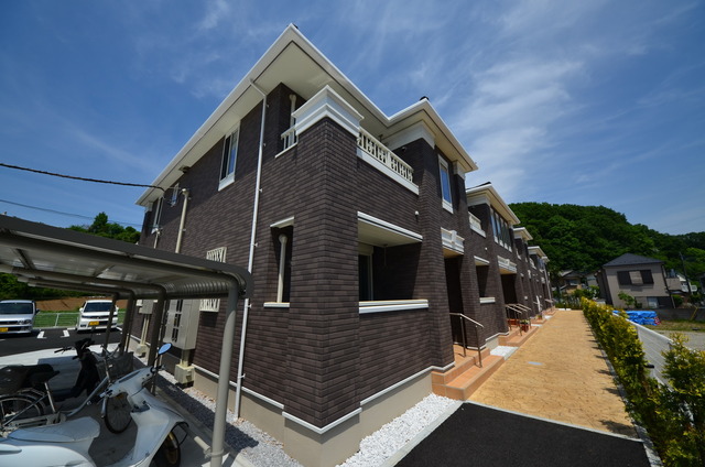 建物外観　★暖かな陽気の異国を思わせるようなデザインです★