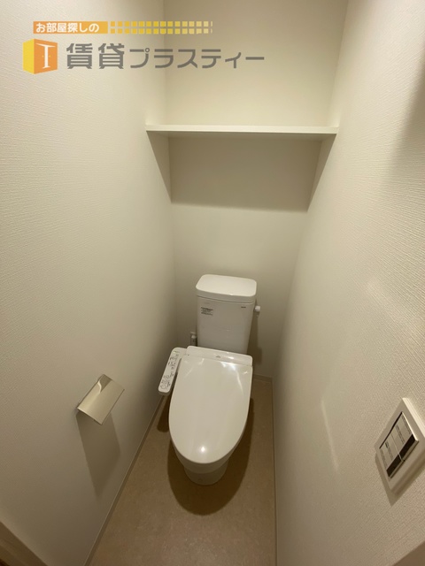 トイレ　温水洗浄便座付き。