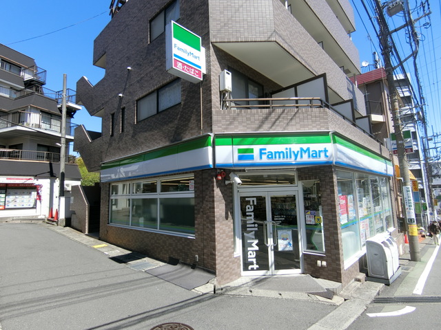 コンビニ　ファミリーマート宮崎台駅前店（コンビニ）まで256m