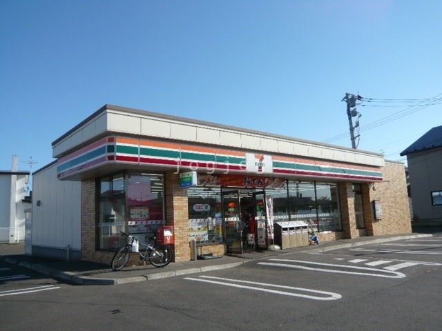 コンビニ　セブンイレブン釧路町新開店（コンビニ）まで740m