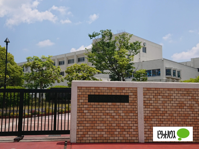 中学校　小牧市立桃陵中学校（中学校）まで2174m