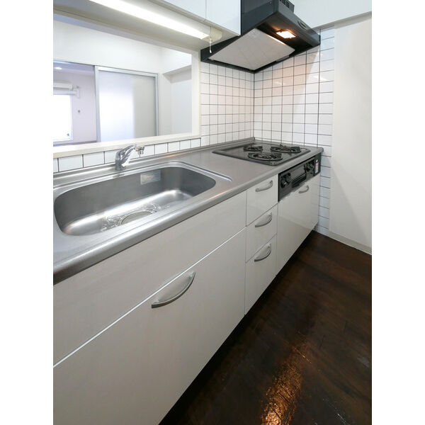 キッチン　※写真は同じマンションの違う部屋のものになります。