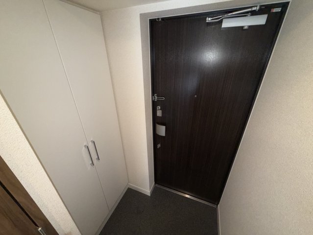 玄関　同物件別部屋写真