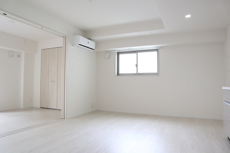 居室・リビング　壁付のキッチンで、居室を広く使用できます。