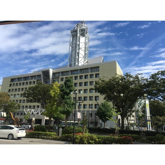 コンビニ　ファミリーマート富山綾田町店（コンビニ）まで597m