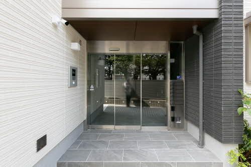 エントランス　オートロック付き物件です。