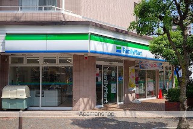 コンビニ　ファミリーマート 大森北店（コンビニ）まで227m