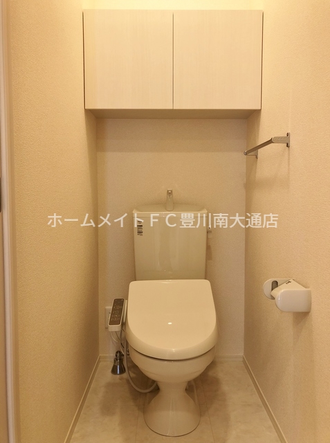 ＪＲ東海道本線 豊橋駅 バス乗車時間：21分 最寄りバス停で下車 徒歩3分 2階建 築8年のトイレ写真