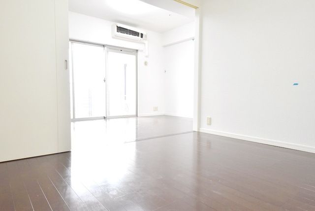 居室・リビング　同物件別部屋のお写真になります。現況優先です。