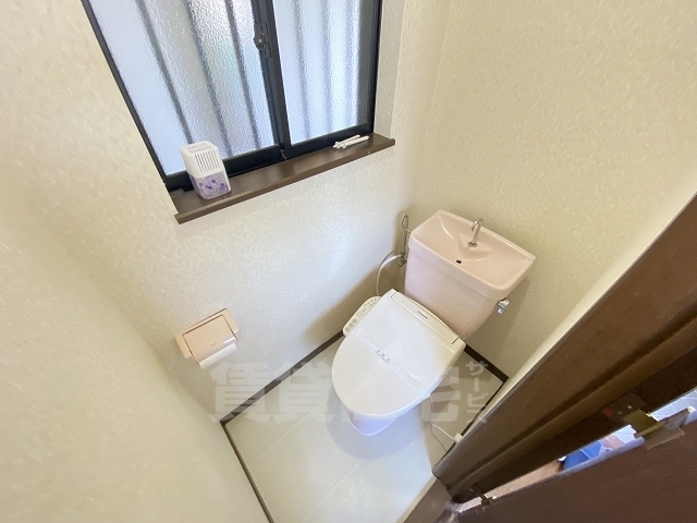 東九条町戸建のトイレ写真
