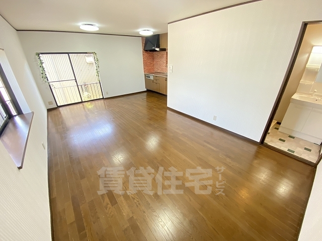 東九条町戸建の居間写真