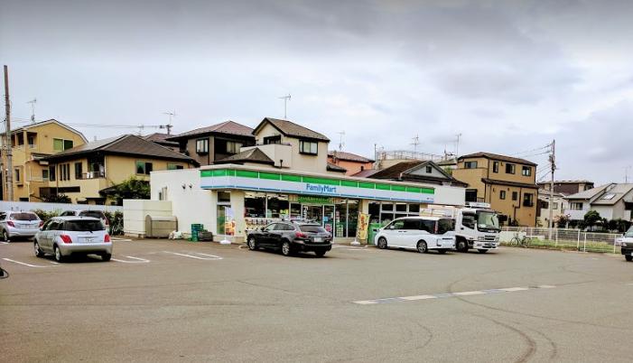 コンビニ　ファミリーマート 鹿骨二丁目店（コンビニ）まで282m