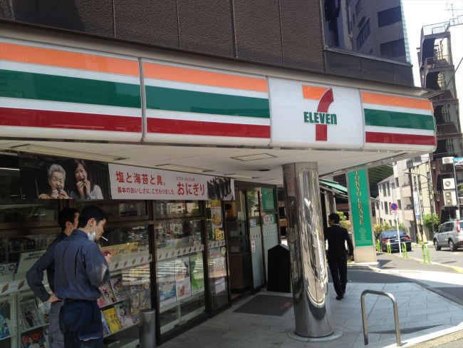コンビニ　セブンイレブン港区飯倉店（コンビニ）まで206m