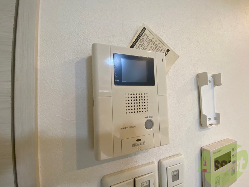 セキュリティ　ＴＶモニター付インターホンです。来客者の顔が見えるので安心！