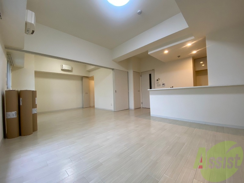 居室・リビング　広くてキレイなお部屋が広がっていて、充実した生活が送れそう。