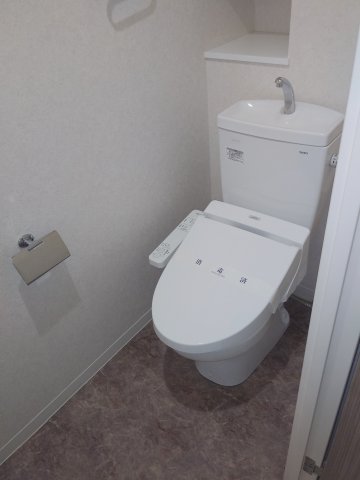 地下鉄空港線 大濠公園駅 徒歩3分 13階建 築9年のトイレ写真