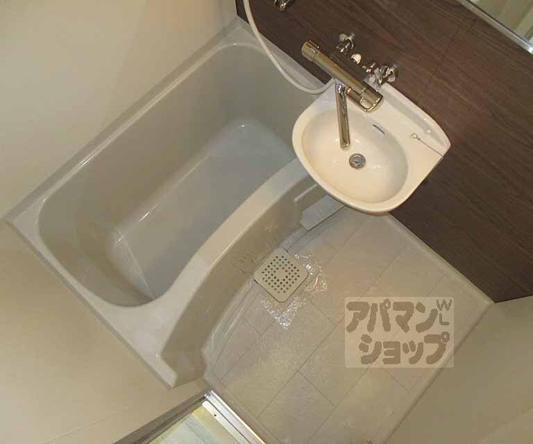 バス・シャワールーム　広くて快適なバスルーム・