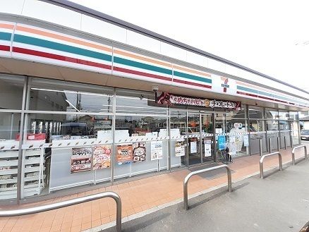 コンビニ　セブンイレブン鏡石中央店（コンビニ）まで250m