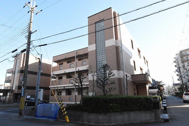 建物外観　敷地内に駐車場があります！