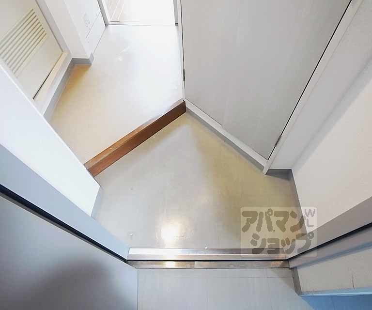 インペリアル烏丸今出川の玄関写真