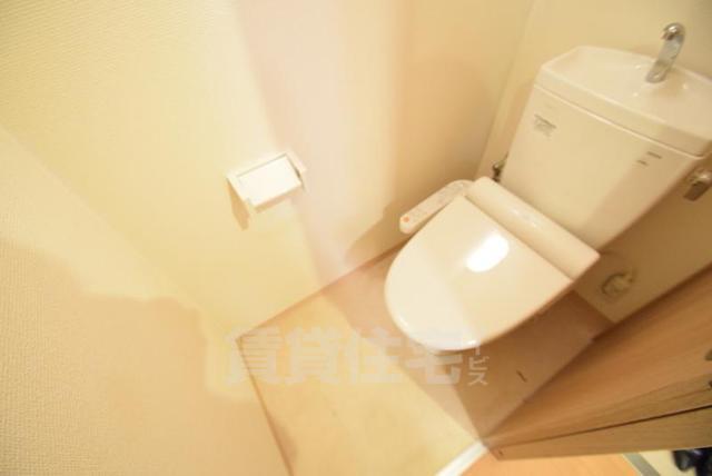 地下鉄御堂筋線 大国町駅 徒歩8分 10階建 築15年のトイレ写真