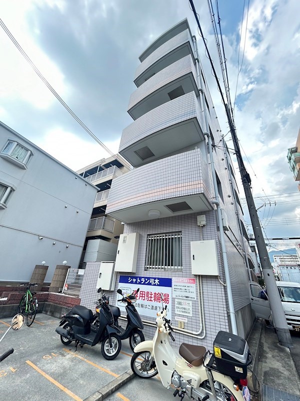 シャトラン弓木弐番館の外観写真