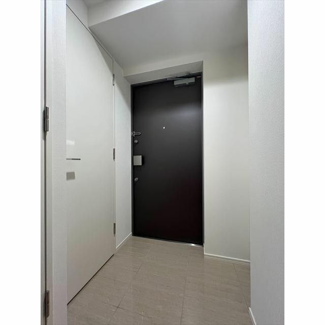 玄関　写真は同タイプ住居です。
