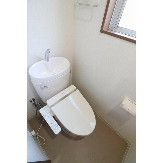 ＪＲ東海道本線 横浜駅 徒歩12分 3階建 築48年のトイレ写真