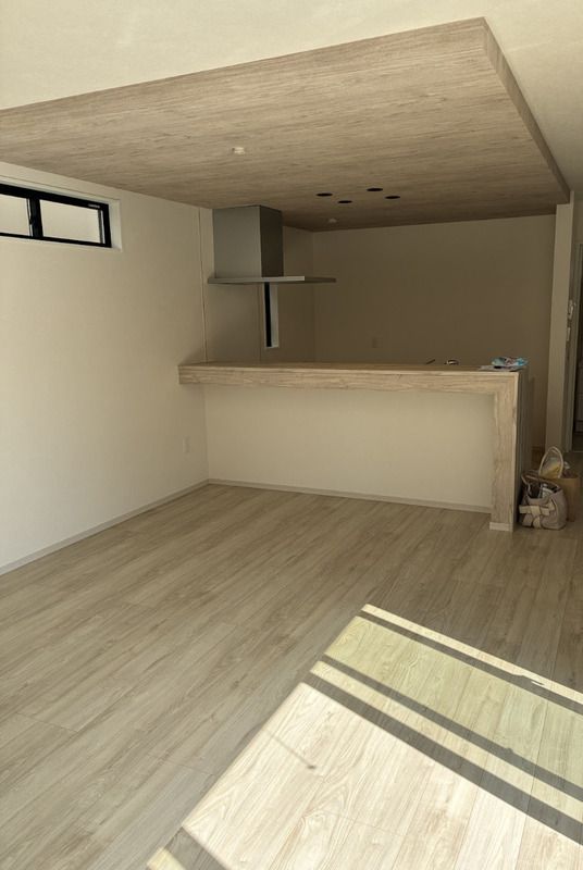船橋市高野台3丁目戸建の居間写真